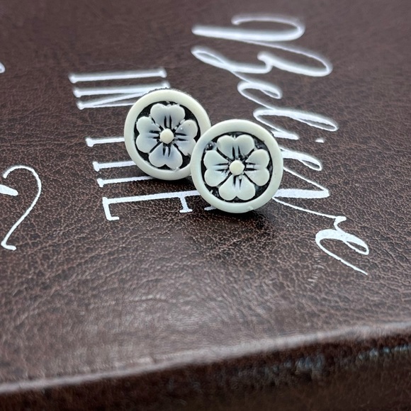 Vintage 1970s Floral Cabochon Stud Earrings - Picture 1 of 10